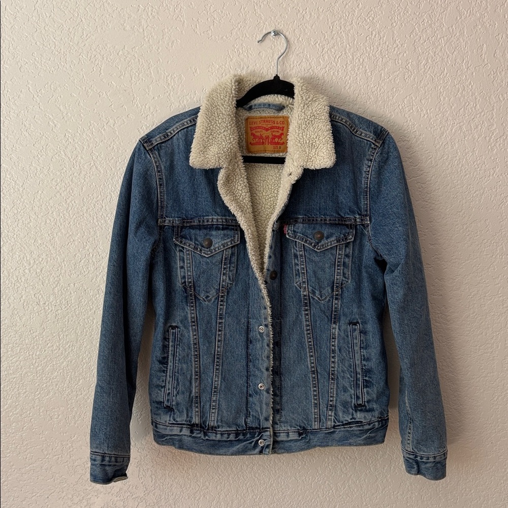 Levi's Classic Blue Denim Jacket with Sherpa Collar